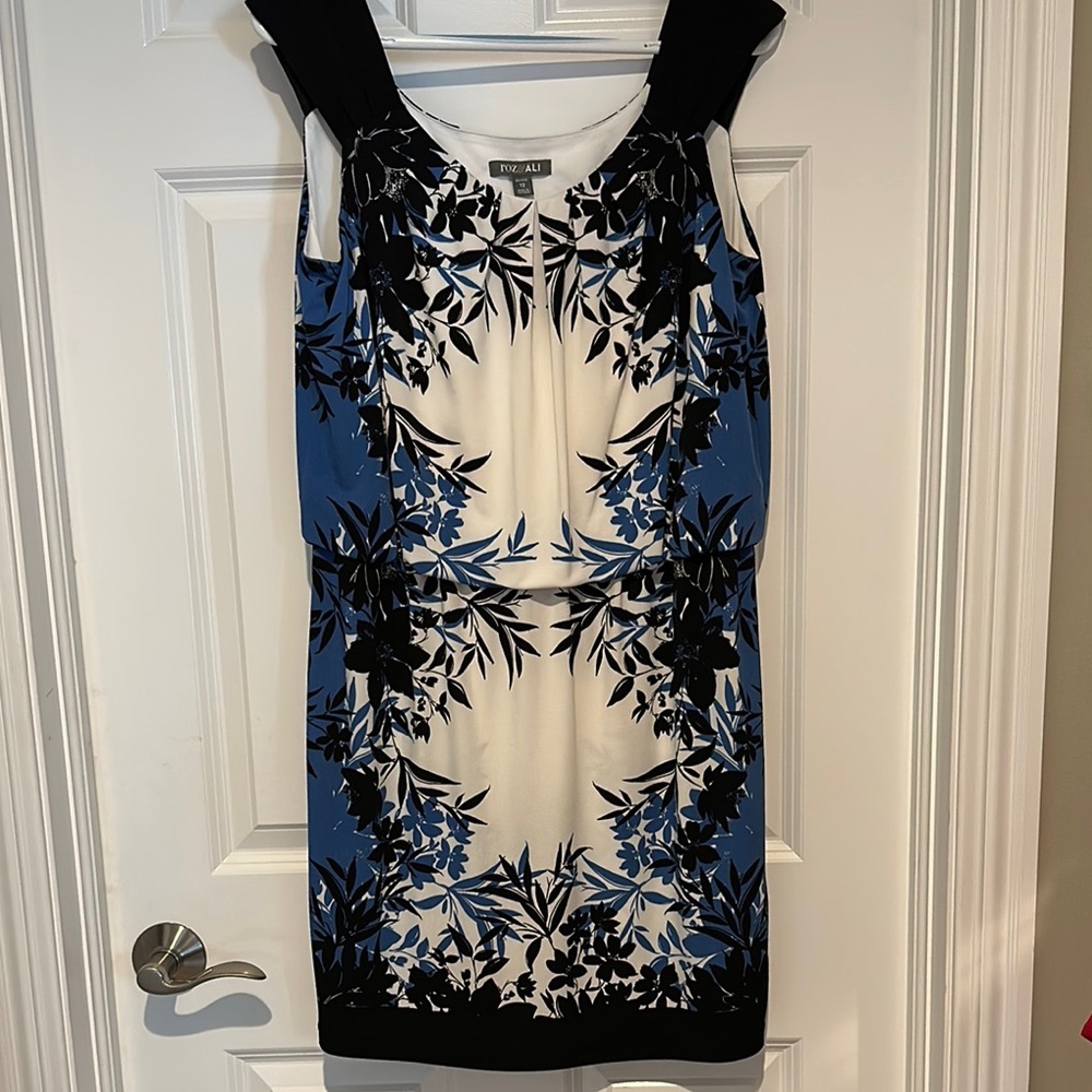 Black and Blue Sheath Dress Sleeveless Scoop Neck